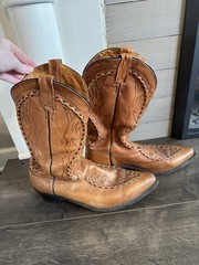 Dan Post Men’s Western Boots with embroidered and stitching