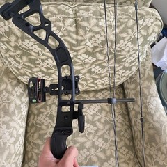 DIAMOND ARCHERY Prism 31in 5-55lb Right Hand Compound Bow – Black