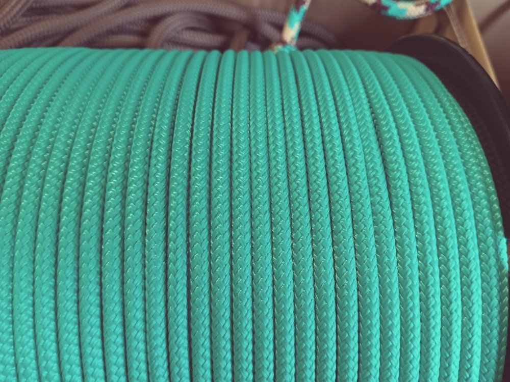 1/4 x 100 ft. Stiff Braid Polyester Halter Rope. Turquoise . Made in USA