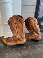 Dan Post Men’s Western Boots with embroidered and stitching