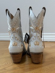 Dingo White Primrose Embroidered Western Boots Size 7 M(medium) DI 748-WHITE
