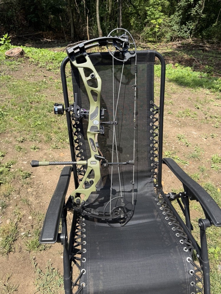 Elite Carbon Era 65 Outdoor Green Compound Bow Right Hand