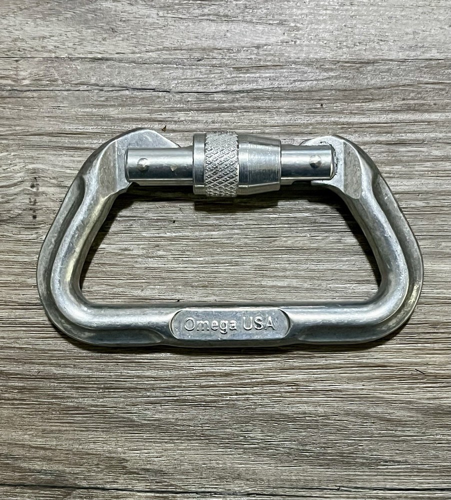 Vintage Omega Pacific USA Carabiner Aluminum Screw Lock Clip 31 Kn D Shape