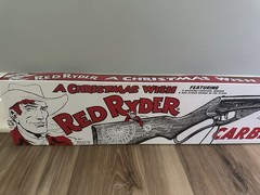 Red Ryder Carbine Daisy 650 Shot «A Christmas Wish» BB Gun w/ Compass Sundial