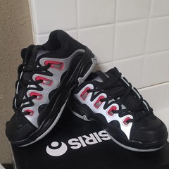 Osiris D3 2001 Black Light Grey Red Reflective Mens 9.5 Skate Shoe 1141-2756