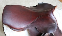 16.5″ Crosby Prix Des Nations English Hunter/Jumper Saddle + Fittings & Cover