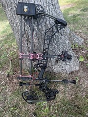 Mathews VXR 28- RH-Black Riser Ambush Limbs LOADED