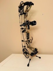 New 2026 Universal Compound Bow Stand – Super Lightweight & Strong Design.