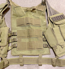 UNBRANDED Military Tactical Vest With Gun Holster Green ADJUSTABLE( NEW NO TAGS)