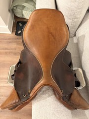 M. Toulouse Sellier 16.5″ Medium Saddle + Stirrups