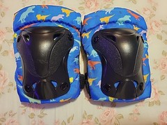 Amazon Dino Protective Gear, Includes Knee & Elbow Pads And Hand Guards Size Sm