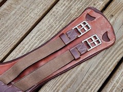 Devoucoux V-Strap Two-Tone Brown Padded Anatomic Dressage Girth – 32″-80cm -NWOT