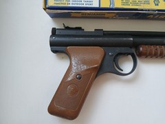 NOS VINTAGE BENJAMIN FRANKLIN MOD 137 PNEUMATIC AIR PELLET PISTOL W ORIGINAL BOX