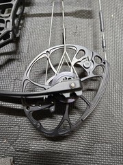 Mathews VXR 28 w Custom Strings