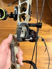 ’19 Prime Logic CT5 Compound Bow 65lb 28in Right Hand Beige Black w/ Accessories