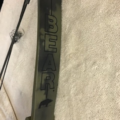 VINTAGE BEAR WHITETAIL II COMPOUND BOW 70# 30″ DRAW LENGTH WITH CAMO BAG