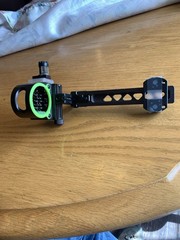 Black Gold 7 Pin Bowsight RH With Light, Dove Tail With Mounting Bracket, Used
