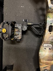 Bear Charge Compound Bow w/ Sight & Arrow Quiver, 29″ Draw Length, Camo Green