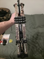 Hoyt Nitrum 30 Compound Bow Right Hand 60-70lbs Camo w/ Case & Arrows