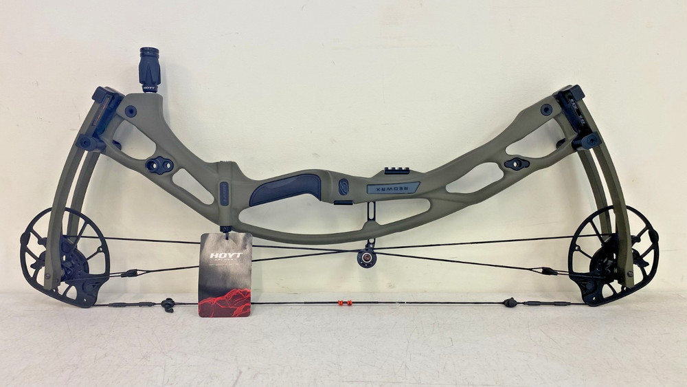 Hoyt REDWRX Carbon RX-9 RH 28.25-29″ 70lbs. Wilderness Compound Bow