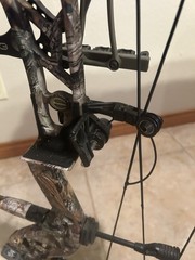 Elite Option 6 RH 65 lb 31in Camo Compound Bow w/ Quiver Stabilizer