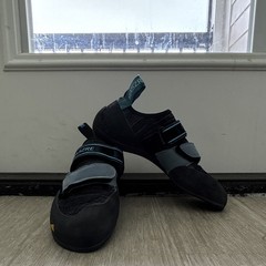 Men’s Black Rock Climbing Shoes Slip-On Hook-and-Loop Closure Pair