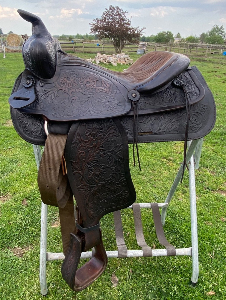 Used/vintage 15.5″ Simco dark tooled leather Western saddle w/semi bars US made