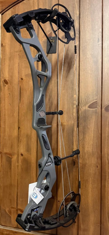 NEW Elite Archery Era Right Hand 70# Slate Grey New RH CARBON Hunting BOW