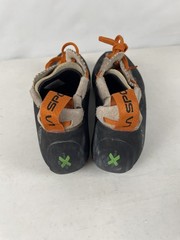 Very Good La Sportiva Mythos Eco Men’s Climbing Shoes, Taupe, M45.5