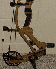 2025 Hoyt Carbon RX9 Bow -70 lb Limbs- Bourbon Finish – RX-9 -Right Hand