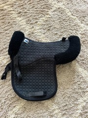 Mattes Sheepskin Dressage Contour Pad With Rear Trim and Bare Flaps Size M