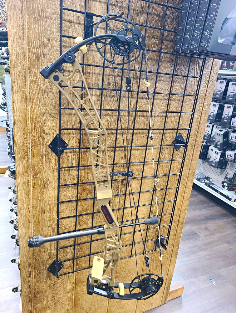 Darton Sequel 33 ST2 Tan Black Aluminum Compound Bow RH 60-70# 33in