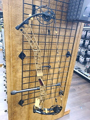 Darton Sequel 33 ST2 Tan Black Aluminum Compound Bow RH 60-70# 33in