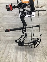 Used Mathews Lift X 29.5 Right Hand Black riser/Bottomlands limbs Bow 30/70 Pack