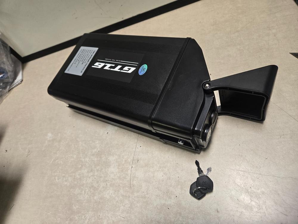 GT16 Rechargeable Lithium Battery Pack Model: YY-13S New open box