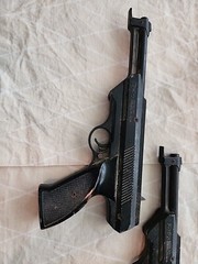 2 VINTAGE Daisy model 188 .177 cal BB Single Stroke Pneumatic Air Pistols Guns