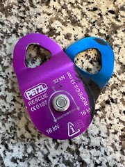 Petzl P50 Rescue Pulley CЄ0197 32kN Rope less than or = 13mm Rock Climbing Gear