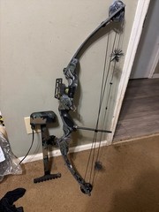 compound bow right hand used