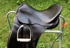 17” Albion Original Comfort Dressage Saddle. 5.5”DTD, Wide Gullet, 16”x12” Flaps