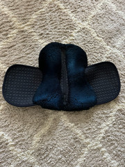 Mattes Sheepskin Dressage Contour Pad With Rear Trim and Bare Flaps Size M