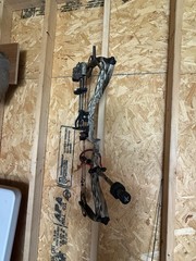 Bowtech Carbon Icon DLX RH Camo Carbon Fiber Compound Bow 60-70lb 31in