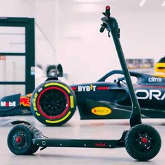 RED BULL Oracle / Formula 1 e-Scooter Carbon Edition BRAND NEW IN BOX!!!