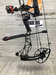 Used Mathews Lift X 29.5 Right Hand Bottomlands riser/Black limbs 28.5/65# Packa
