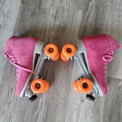 Sure-Grip Boardwalk Outdoor Quad Roller Skates Pink Suede Womens Sz 10-Mens 8.5