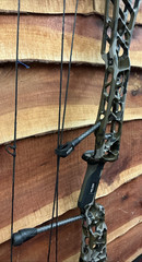 Mathews Lift X 33 Mossy Oak Bottomland Camo 28″D/L 70#D/W *Display Bow*