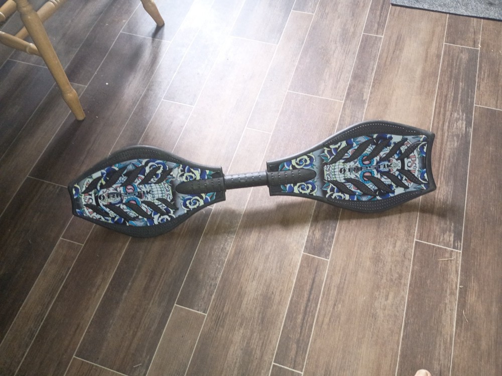 Razor Ripstik G V2.0 Caster Board Sugar Skull Limited Edition 34″ Lng x 9″ wide