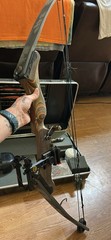 Vintage Martin archery Compound Bow Set. Six Arrows. Right Hand. Only Used Once