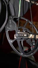 Mathews Helix Compound Bow – 29″ Draw, 70lb, RH – Spot Hogg Setup
