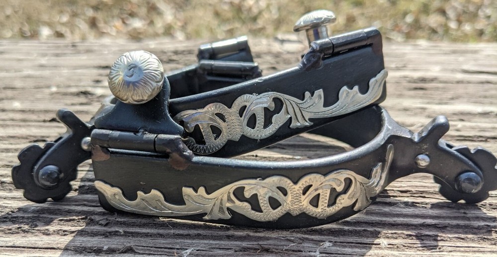 Western Spurs – Black Steel – Silver Floral Overlay – Short Shank – Blunt Rowel