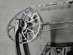 Mathews VXR 28 w Custom Strings